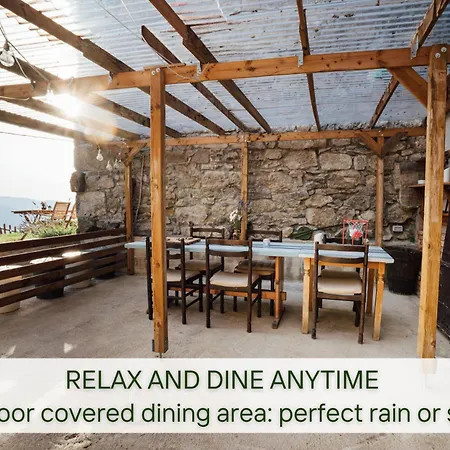 Stone House With Amazing View بيت للعطل