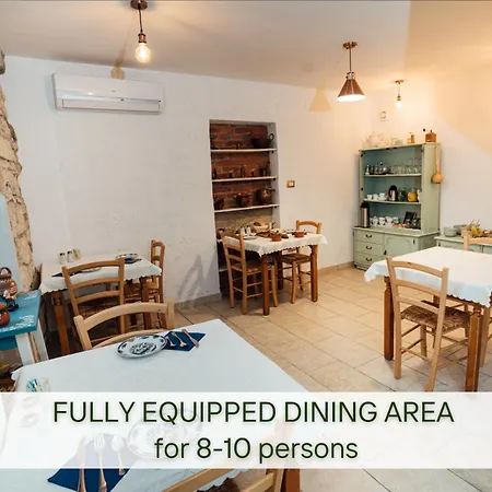 Stone House With Amazing View בית נופש Črni Kal